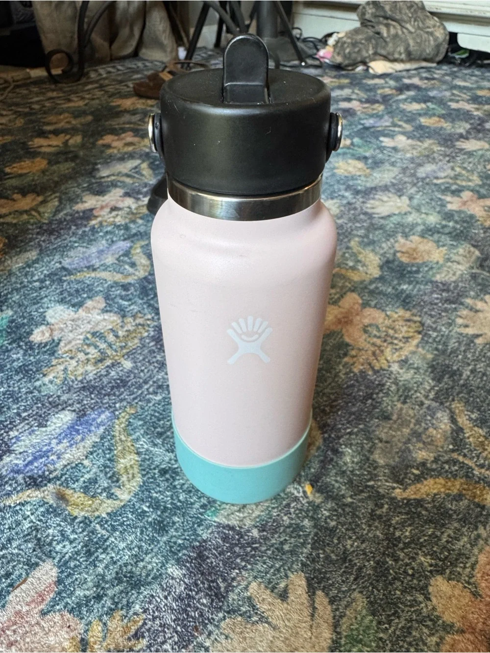 32 oz Hydroflask w Bottle Boot and Straw Lid